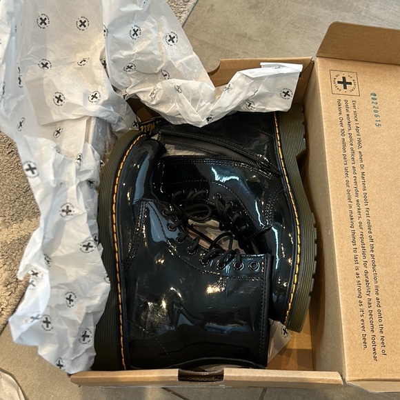 Doc Martins Patent leather size youth 4 - Picture 11 of 12